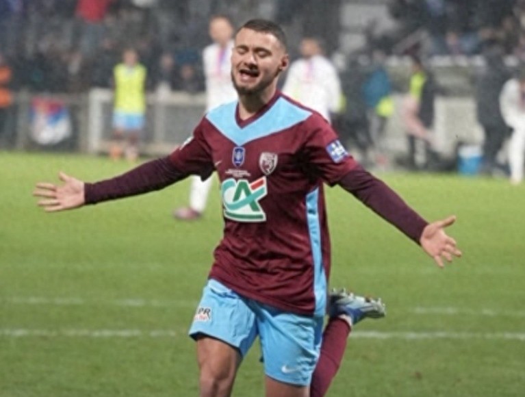 里昂在法国联赛中取得连胜稳居法甲前列