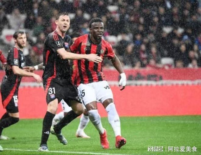 关于里昂客场惨败马赛，积分榜下滑至第九的信息