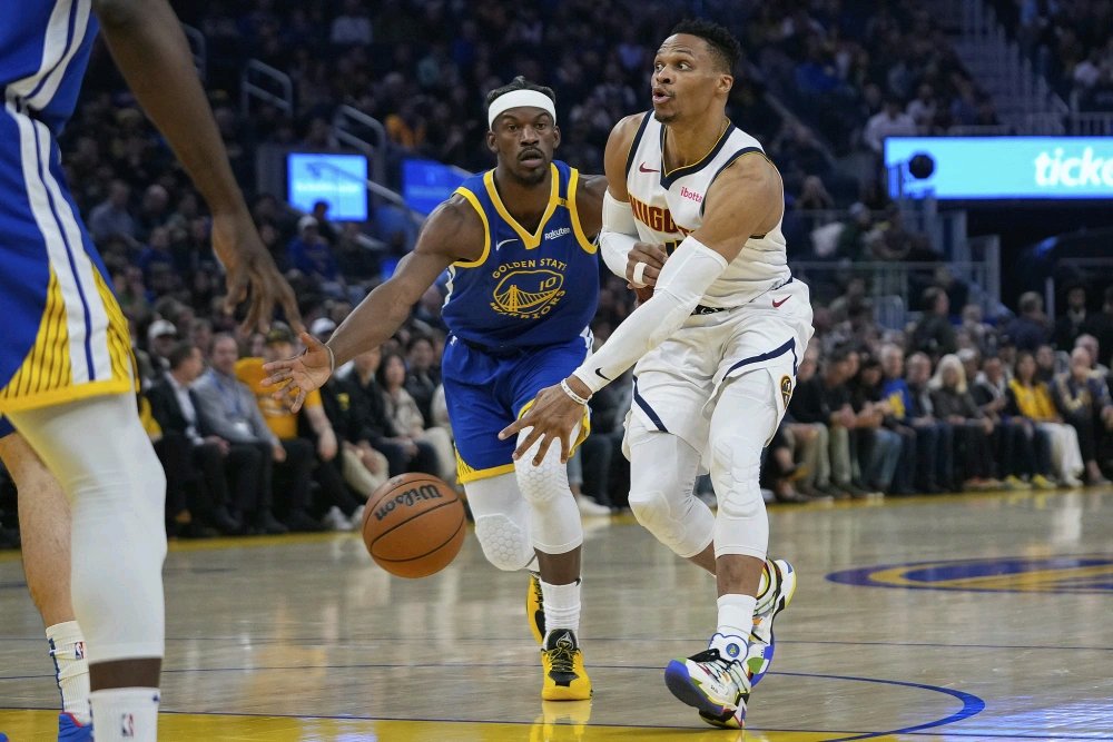 勇士主将稳定发挥,领队征战 勇士主将稳定发挥,领队征战