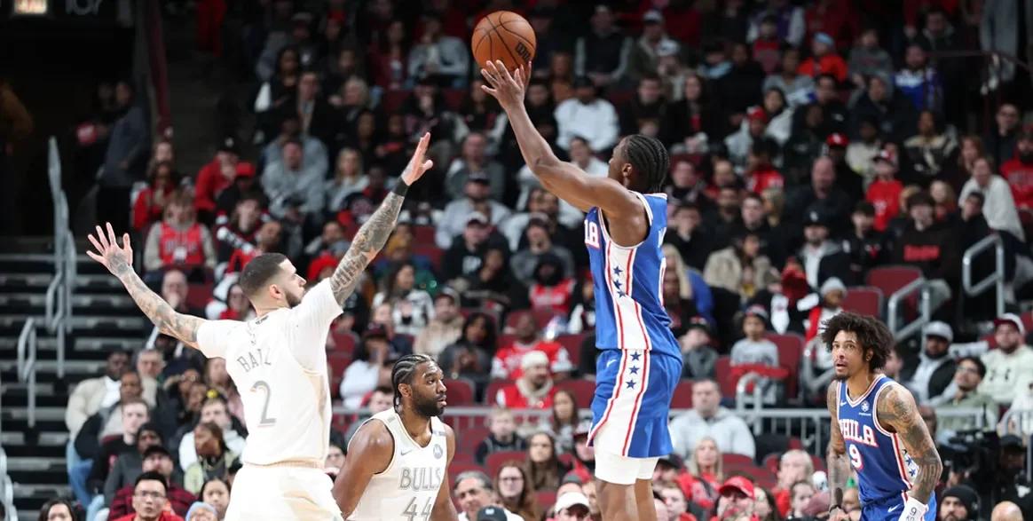 76人击败公牛，西蒙