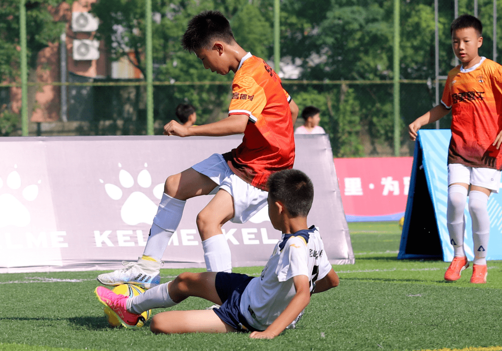 法国队鏖战日本队，黄鸭组合状态火热
